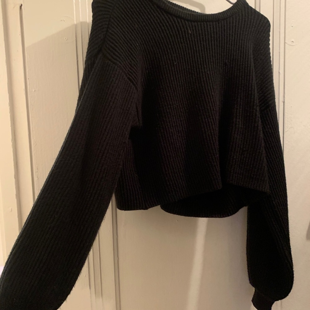 Black cropped sweater
